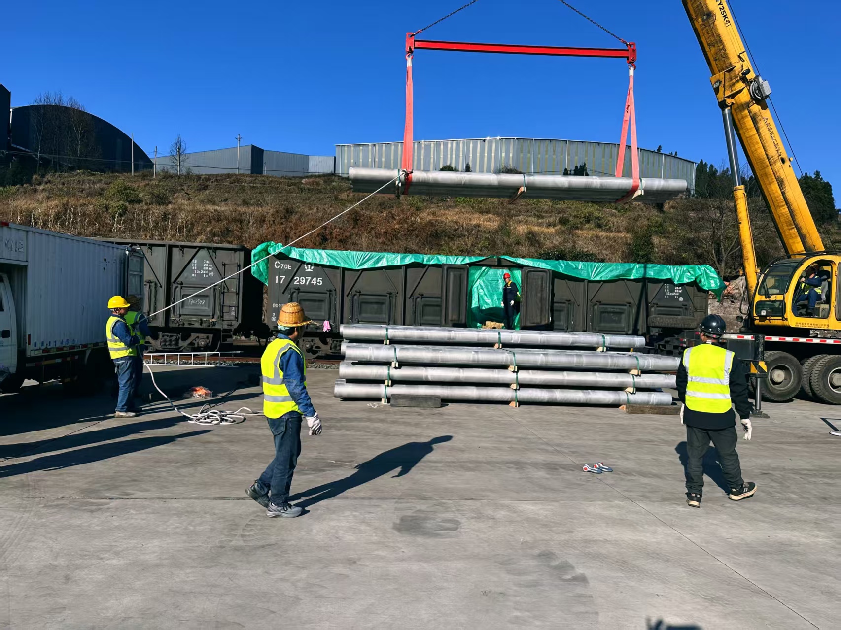 春节我在岗,服务不打烊——物流公司铝产品装卸量喜迎开门红